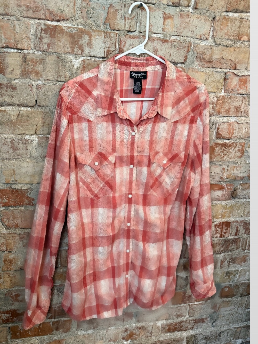 Western Long Sleeve Pearl Snap.
Size Large.